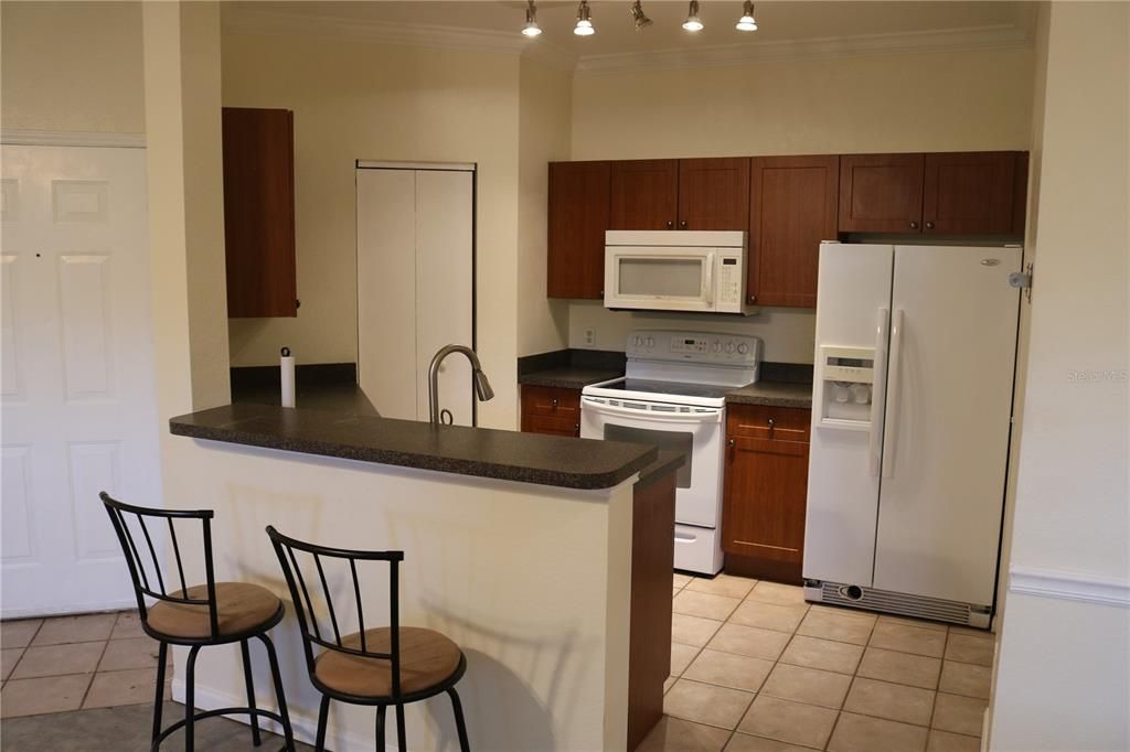 For Rent: $1,425 (1 beds, 1 baths, 700 Square Feet)