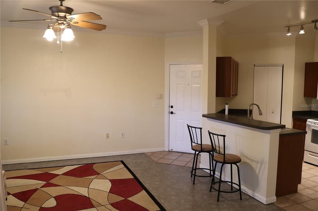 For Rent: $1,425 (1 beds, 1 baths, 700 Square Feet)