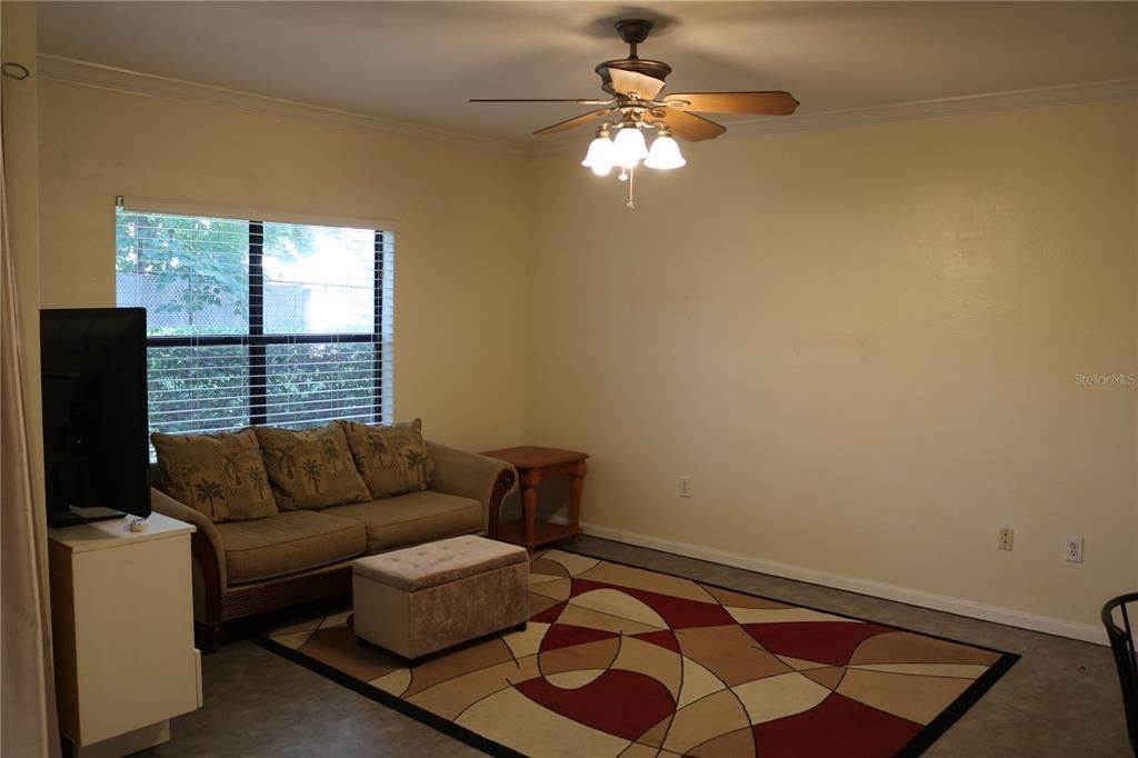 For Rent: $1,425 (1 beds, 1 baths, 700 Square Feet)