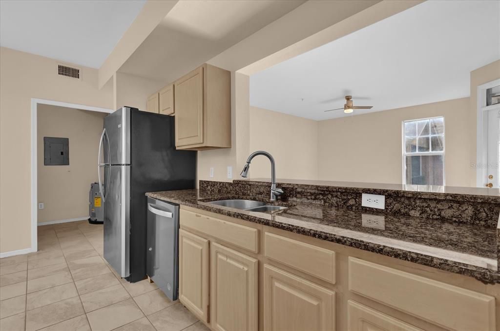 For Sale: $225,000 (2 beds, 1 baths, 1271 Square Feet)