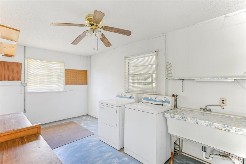 For Sale: $195,000 (2 beds, 2 baths, 1008 Square Feet)