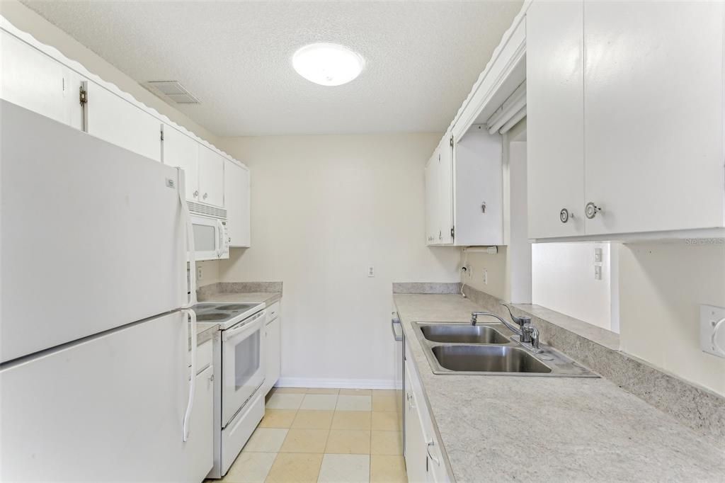 For Sale: $195,000 (2 beds, 2 baths, 1008 Square Feet)