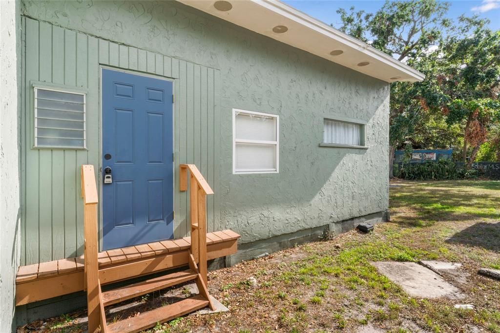 SHARED LAUNDRY ROOM