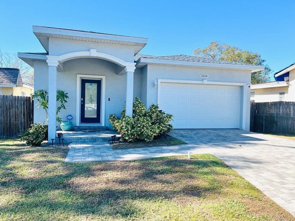 For Sale: $585,000 (3 beds, 2 baths, 1869 Square Feet)