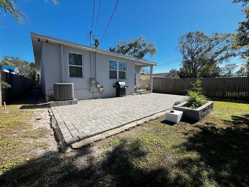 For Sale: $585,000 (3 beds, 2 baths, 1869 Square Feet)