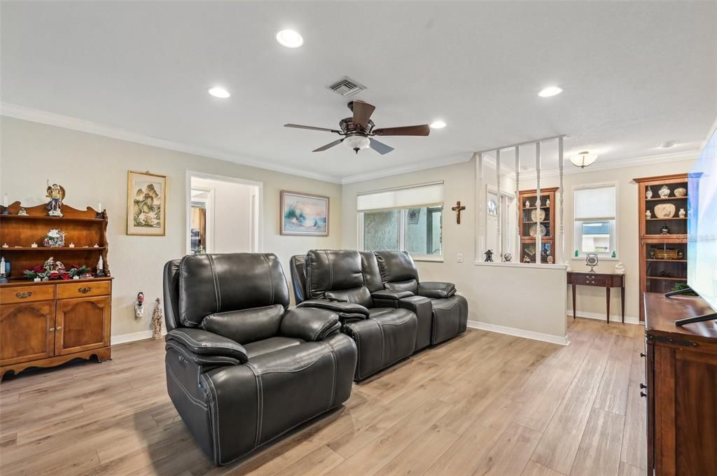 For Sale: $379,900 (3 beds, 2 baths, 1543 Square Feet)