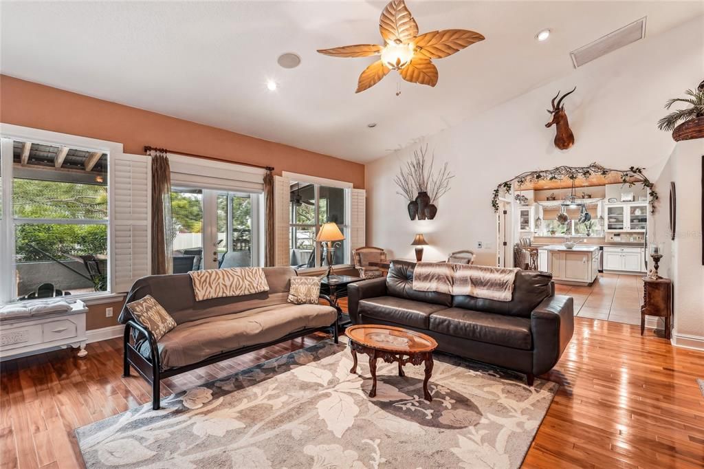 Под контрактом: $979,990 (3 спален, 3 ванн, 3002 Квадратных фут)