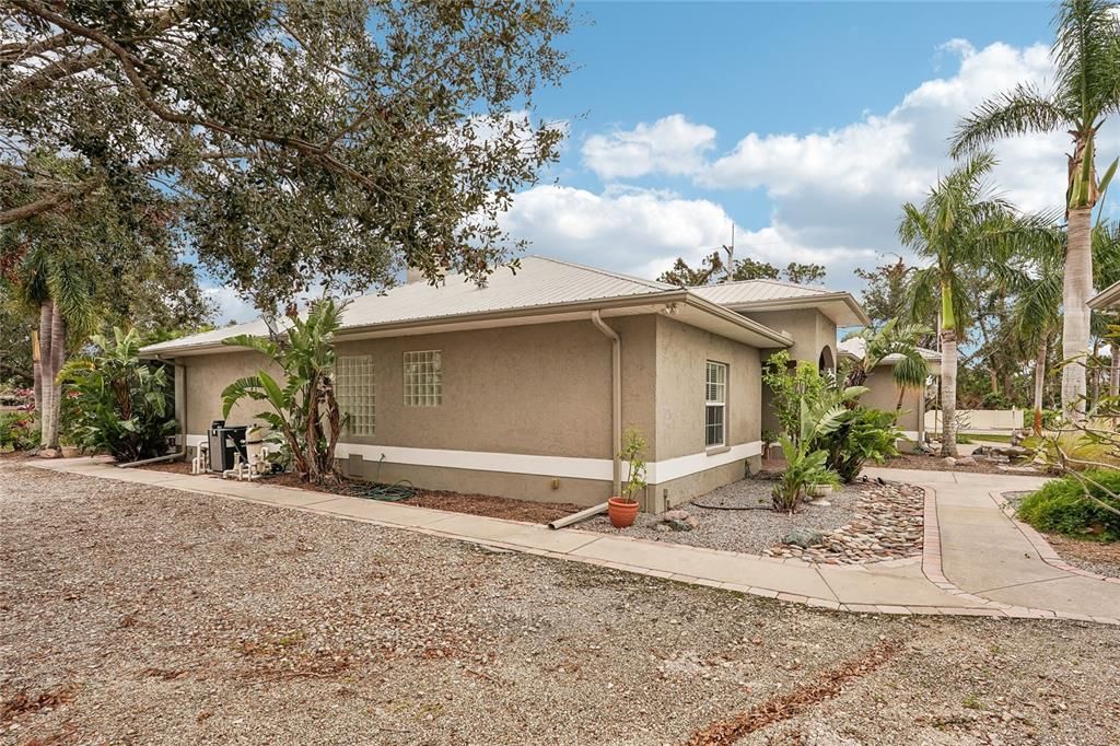 Под контрактом: $979,990 (3 спален, 3 ванн, 3002 Квадратных фут)