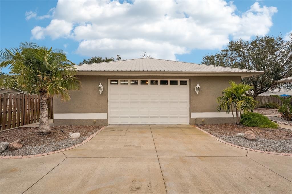 Под контрактом: $979,990 (3 спален, 3 ванн, 3002 Квадратных фут)