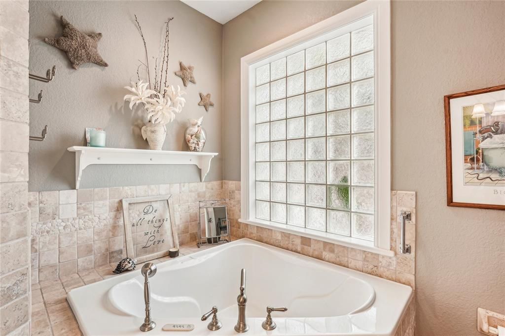 Под контрактом: $979,990 (3 спален, 3 ванн, 3002 Квадратных фут)