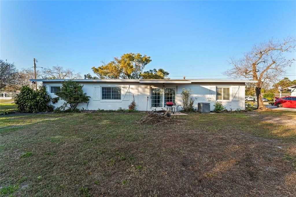 For Sale: $299,900 (3 beds, 2 baths, 1201 Square Feet)