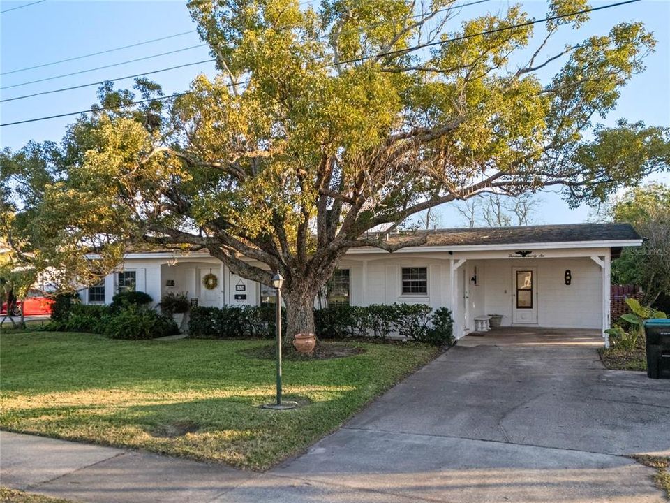 For Sale: $299,900 (3 beds, 2 baths, 1201 Square Feet)