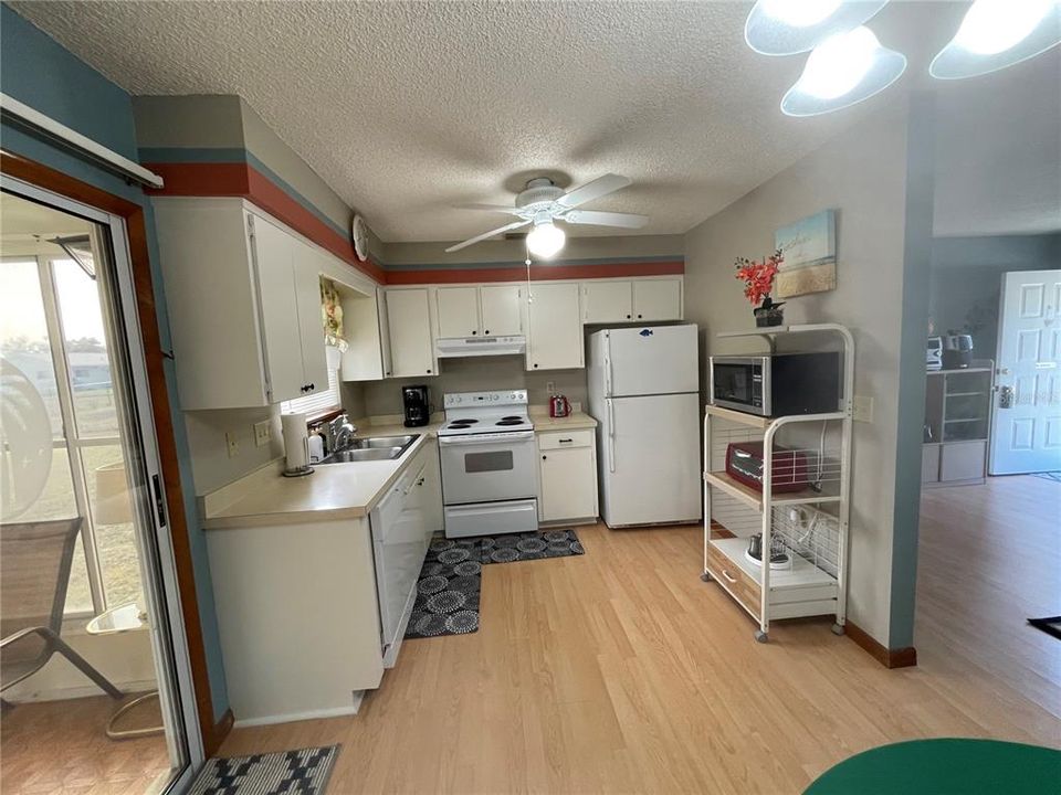 For Sale: $170,000 (2 beds, 1 baths, 768 Square Feet)