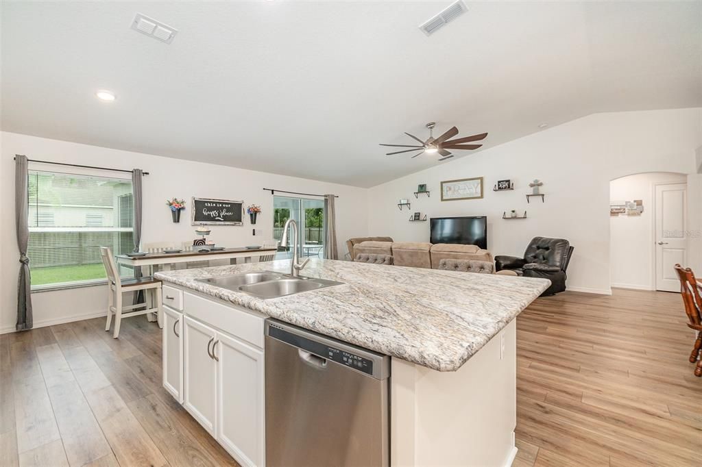 For Sale: $339,000 (3 beds, 2 baths, 1752 Square Feet)