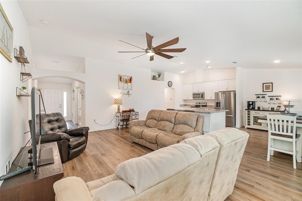 For Sale: $339,000 (3 beds, 2 baths, 1752 Square Feet)