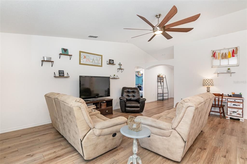 For Sale: $339,000 (3 beds, 2 baths, 1752 Square Feet)