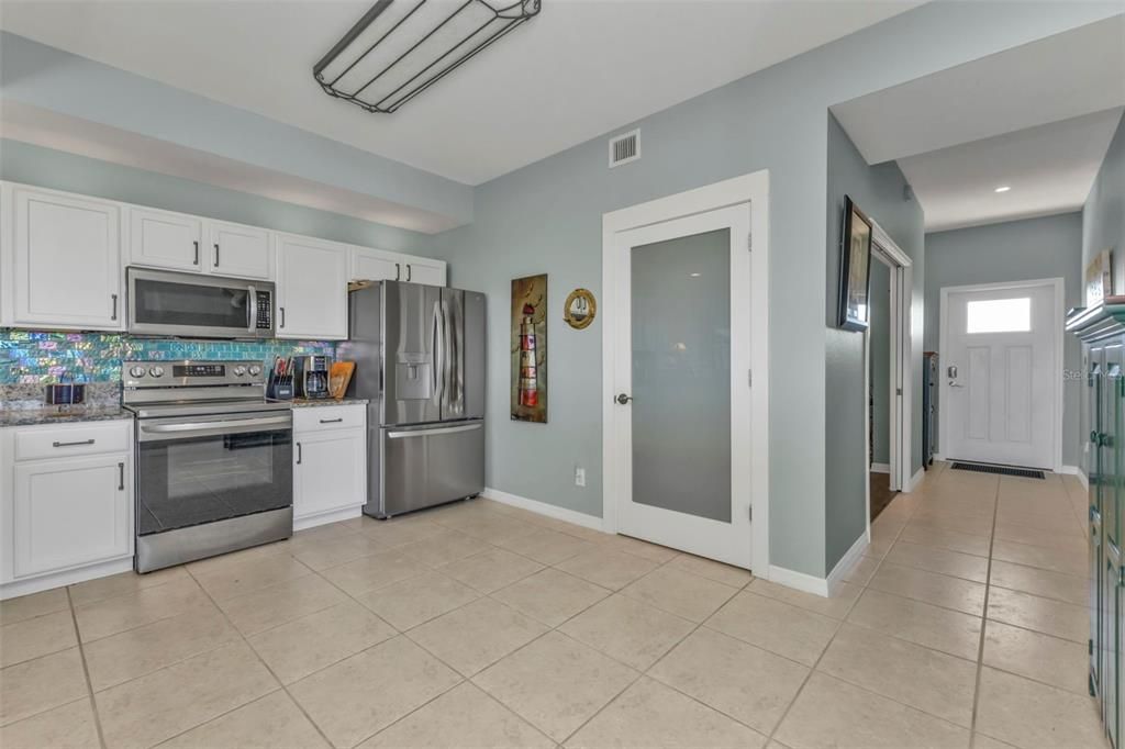 For Sale: $399,900 (3 beds, 2 baths, 1647 Square Feet)