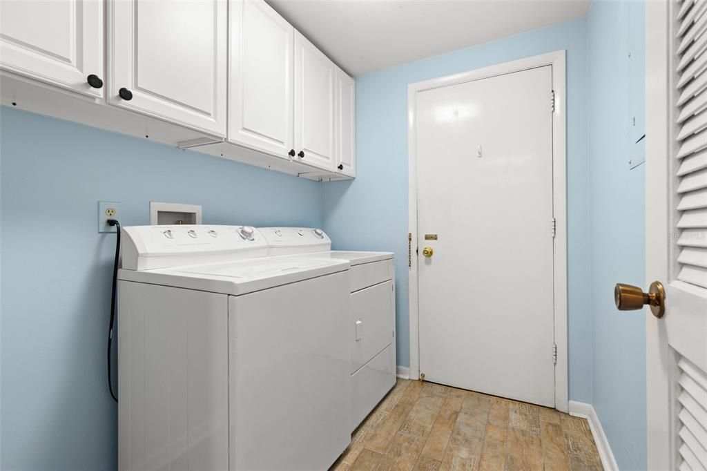 For Sale: $375,000 (2 beds, 2 baths, 1797 Square Feet)