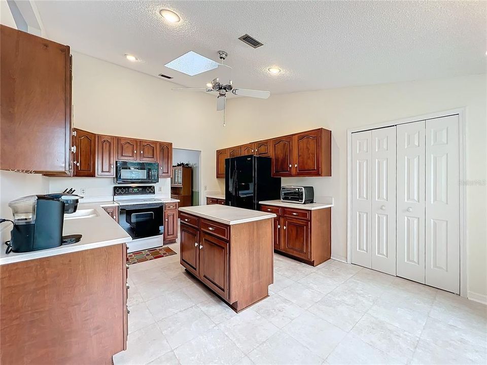 For Sale: $449,000 (3 beds, 2 baths, 2607 Square Feet)