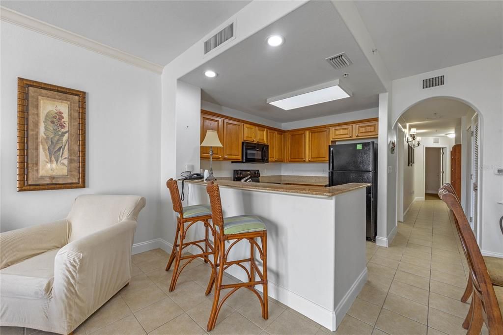 For Sale: $225,000 (1 beds, 2 baths, 798 Square Feet)