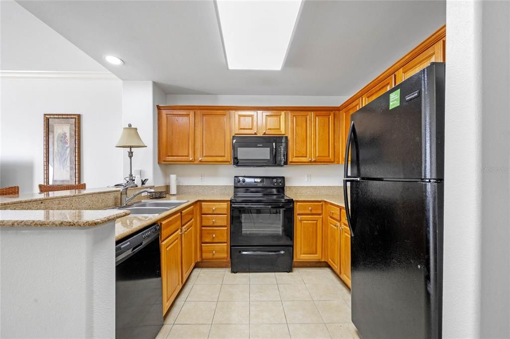 For Sale: $225,000 (1 beds, 2 baths, 798 Square Feet)