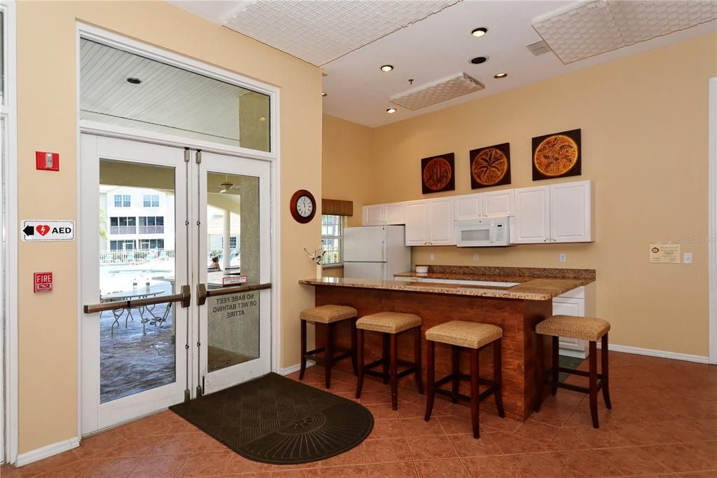 For Sale: $349,000 (2 beds, 2 baths, 1068 Square Feet)