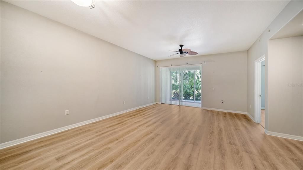 For Sale: $349,000 (2 beds, 2 baths, 1068 Square Feet)