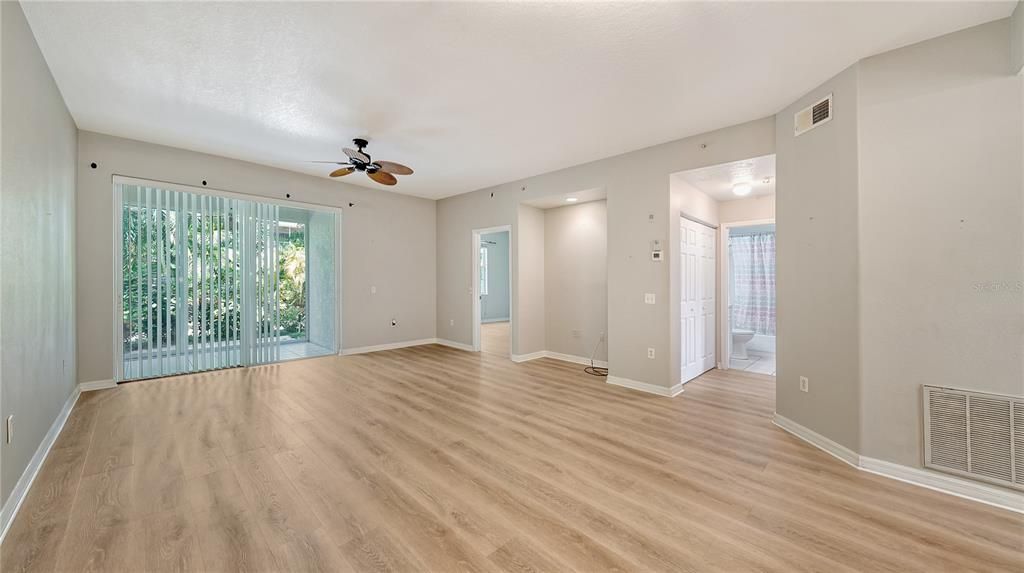 For Sale: $349,000 (2 beds, 2 baths, 1068 Square Feet)