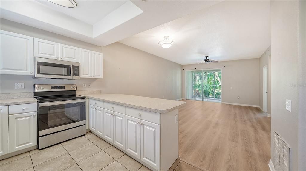 For Sale: $349,000 (2 beds, 2 baths, 1068 Square Feet)