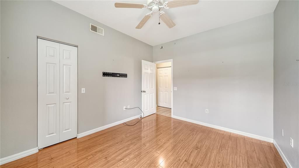 For Sale: $349,000 (2 beds, 2 baths, 1068 Square Feet)