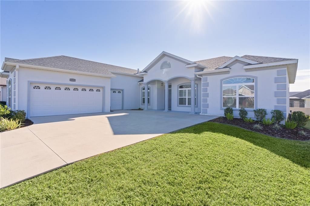 FRONT VIEW with GOLF CART GARAGE