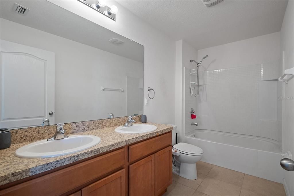 For Sale: $545,000 (5 beds, 2 baths, 2880 Square Feet)