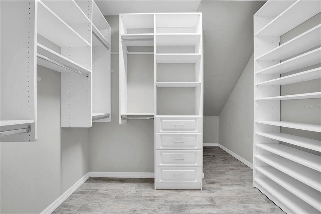 PRIMARY WALK IN WITH BUILT IN ORGANIZERS