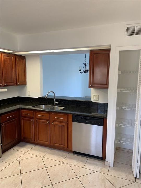 For Rent: $1,900 (3 beds, 2 baths, 1162 Square Feet)