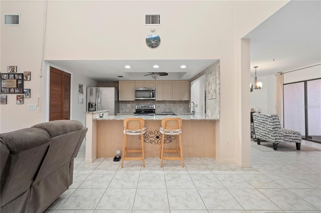 For Sale: $379,000 (2 beds, 2 baths, 1635 Square Feet)