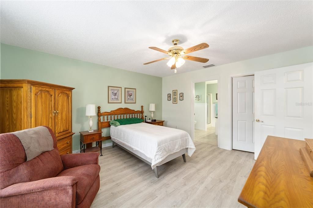 For Sale: $324,900 (2 beds, 2 baths, 1248 Square Feet)