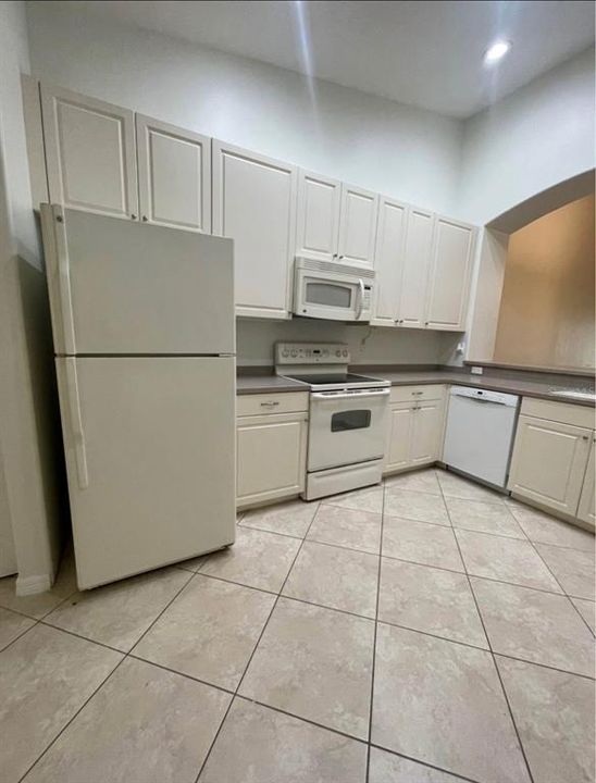 For Rent: $1,800 (3 beds, 2 baths, 1765 Square Feet)