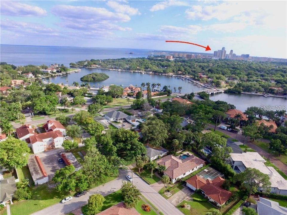 Live across the street from the Vinoy Golf Course in beautiful Snell Isle that is home to multi million dollar mansions and less than 2 miles to downtown St Petersburg FL