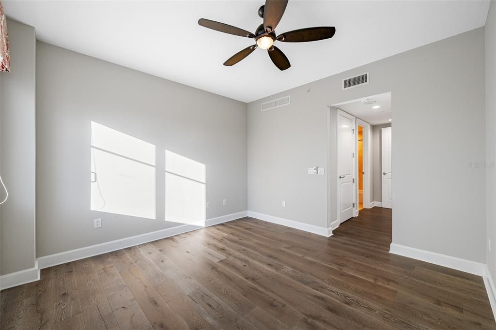 2nd Bedroom with En-Suite Bathroom and Walk in Closet