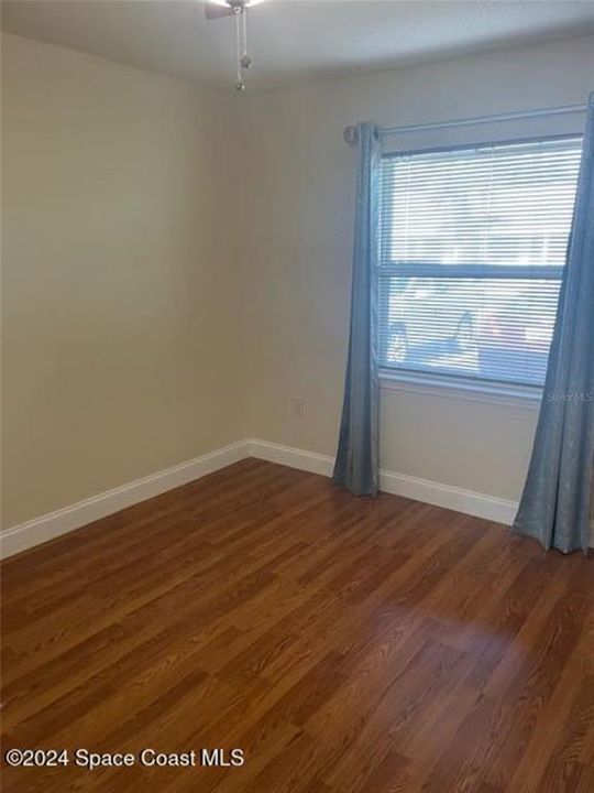 For Sale: $159,900 (2 beds, 1 baths, 990 Square Feet)