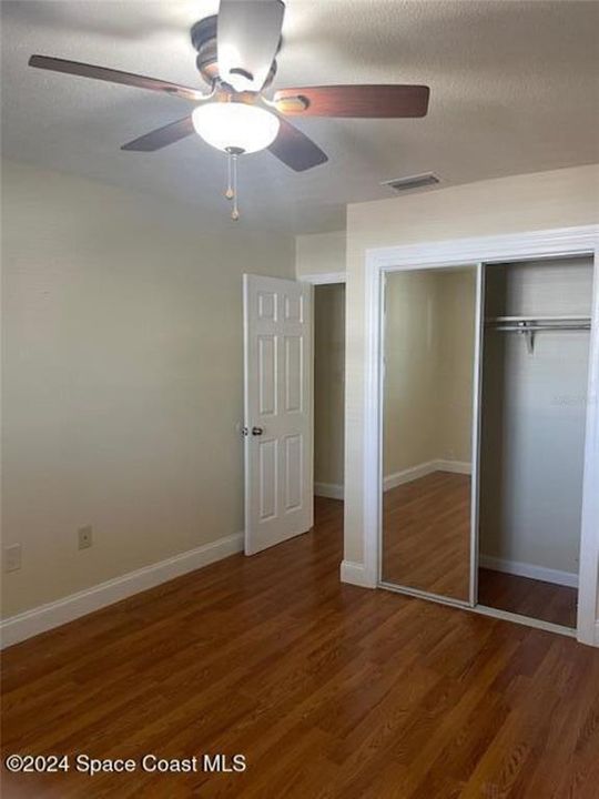 For Sale: $159,900 (2 beds, 1 baths, 990 Square Feet)