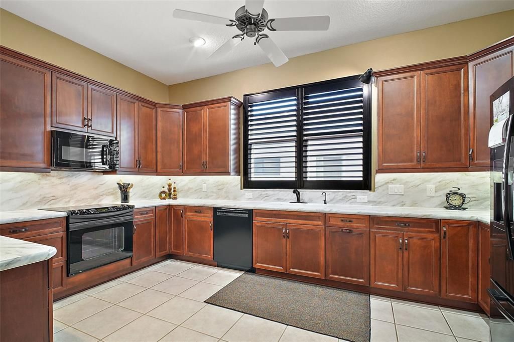 Gourmet Kitchen with 42inch cabinets.