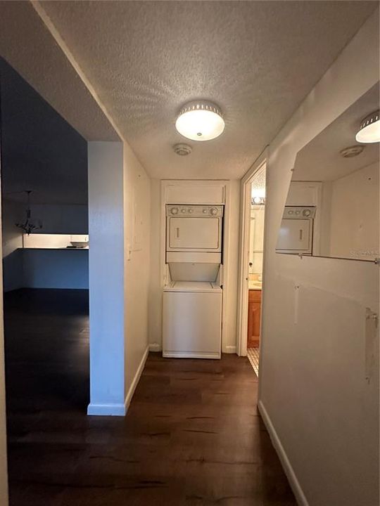 For Rent: $1,350 (1 beds, 1 baths, 833 Square Feet)