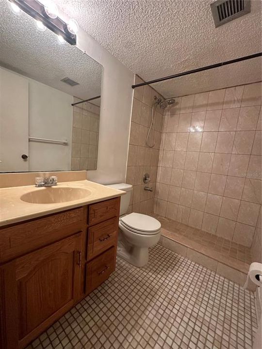 For Rent: $1,350 (1 beds, 1 baths, 833 Square Feet)