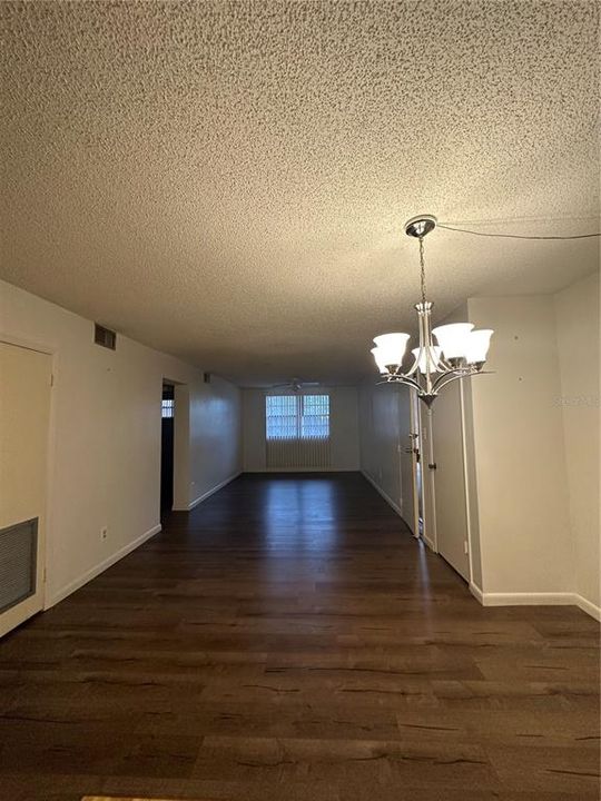 For Rent: $1,350 (1 beds, 1 baths, 833 Square Feet)