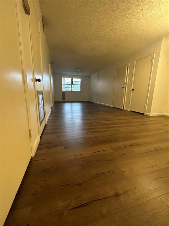 For Rent: $1,350 (1 beds, 1 baths, 833 Square Feet)