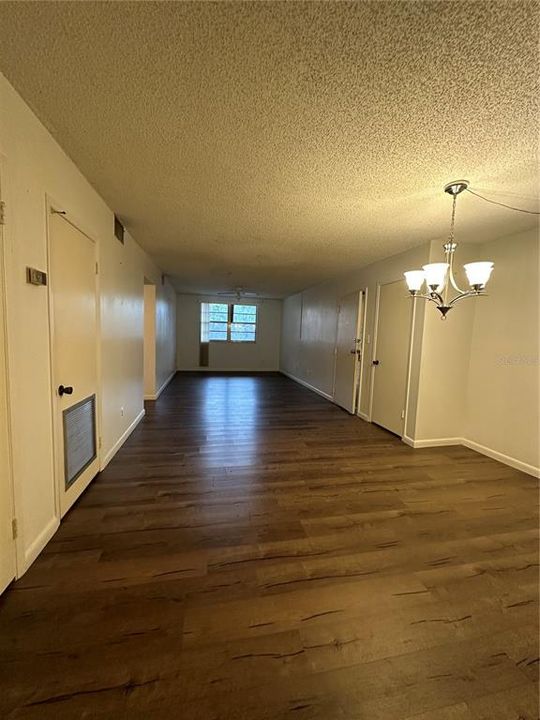 For Rent: $1,350 (1 beds, 1 baths, 833 Square Feet)