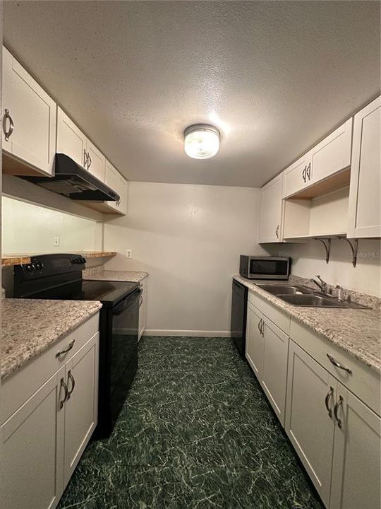 For Rent: $1,350 (1 beds, 1 baths, 833 Square Feet)