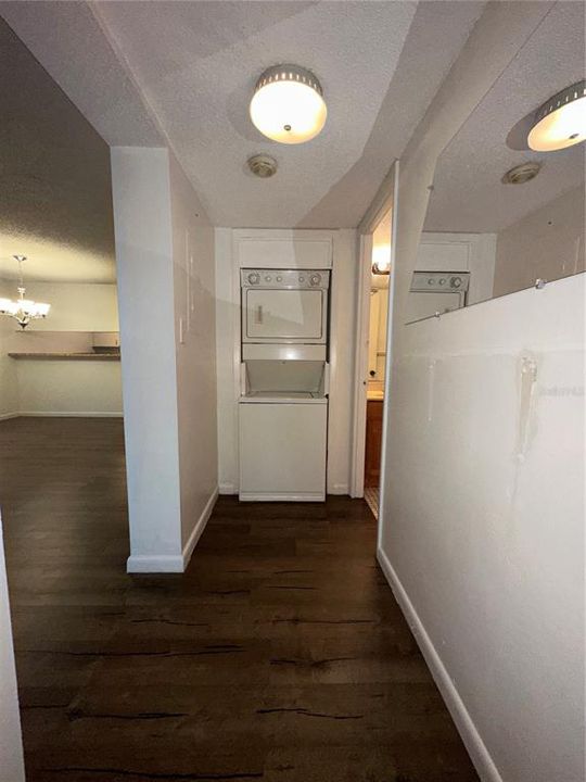 For Rent: $1,350 (1 beds, 1 baths, 833 Square Feet)