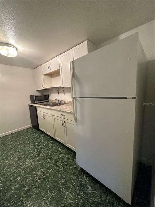 For Rent: $1,350 (1 beds, 1 baths, 833 Square Feet)